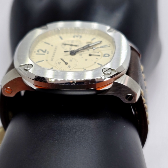〽️ Burberry 〽️ Classic BBY1101 Chronograph Watch - Picture 6 of 11